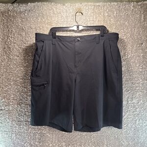 Columbia Black Cargo Shorts with Comfortable Fit and Knee-Length DesignColumbia